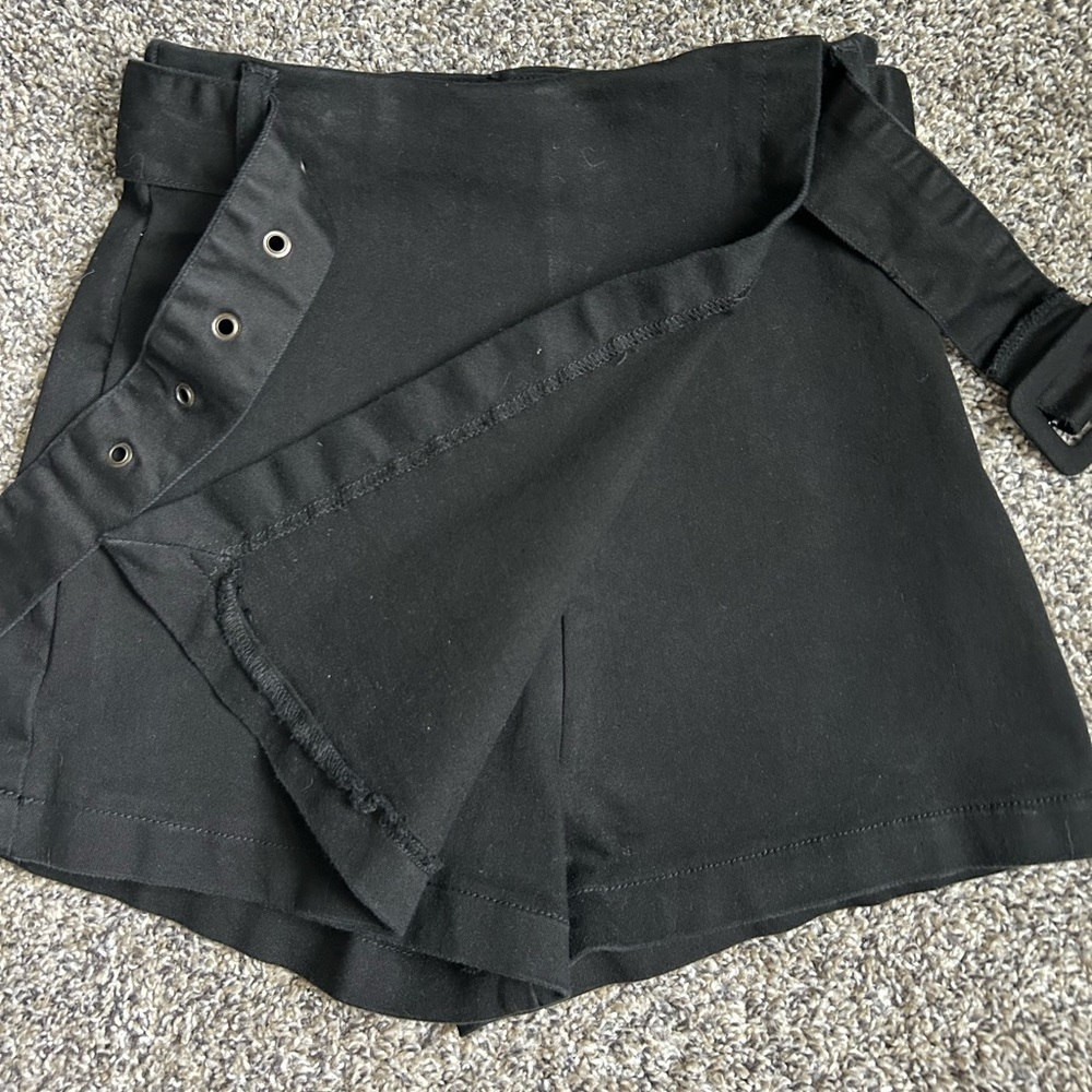 Altar’d State little black belted shorts with side zipper size medium juniors - Picture 8 of 8